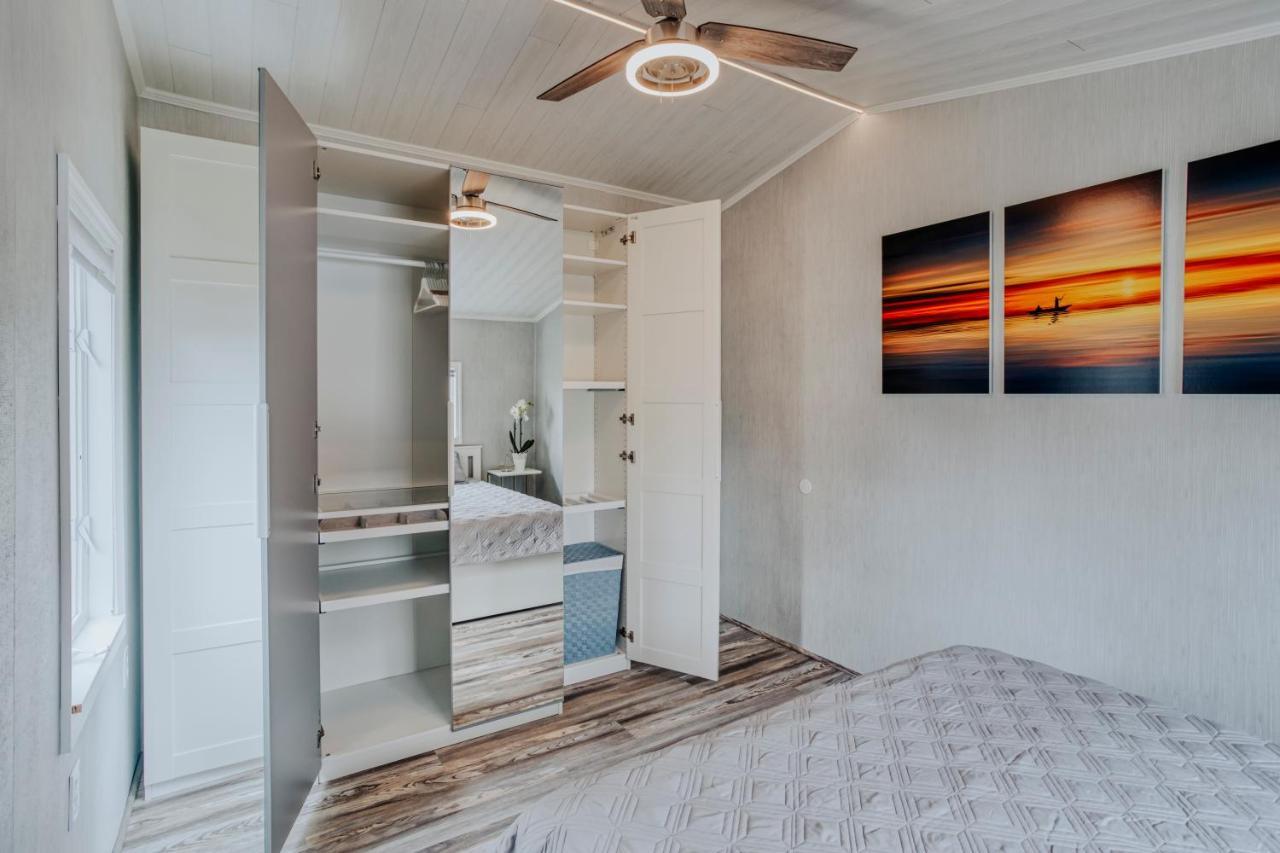 Modern & Cozy Stand-Alone Apartment - Perfect Stay Painted Post Exterior foto
